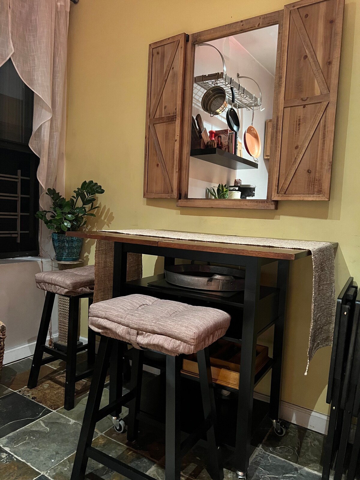 Clinton Hills Downtown Apartment - Property Image