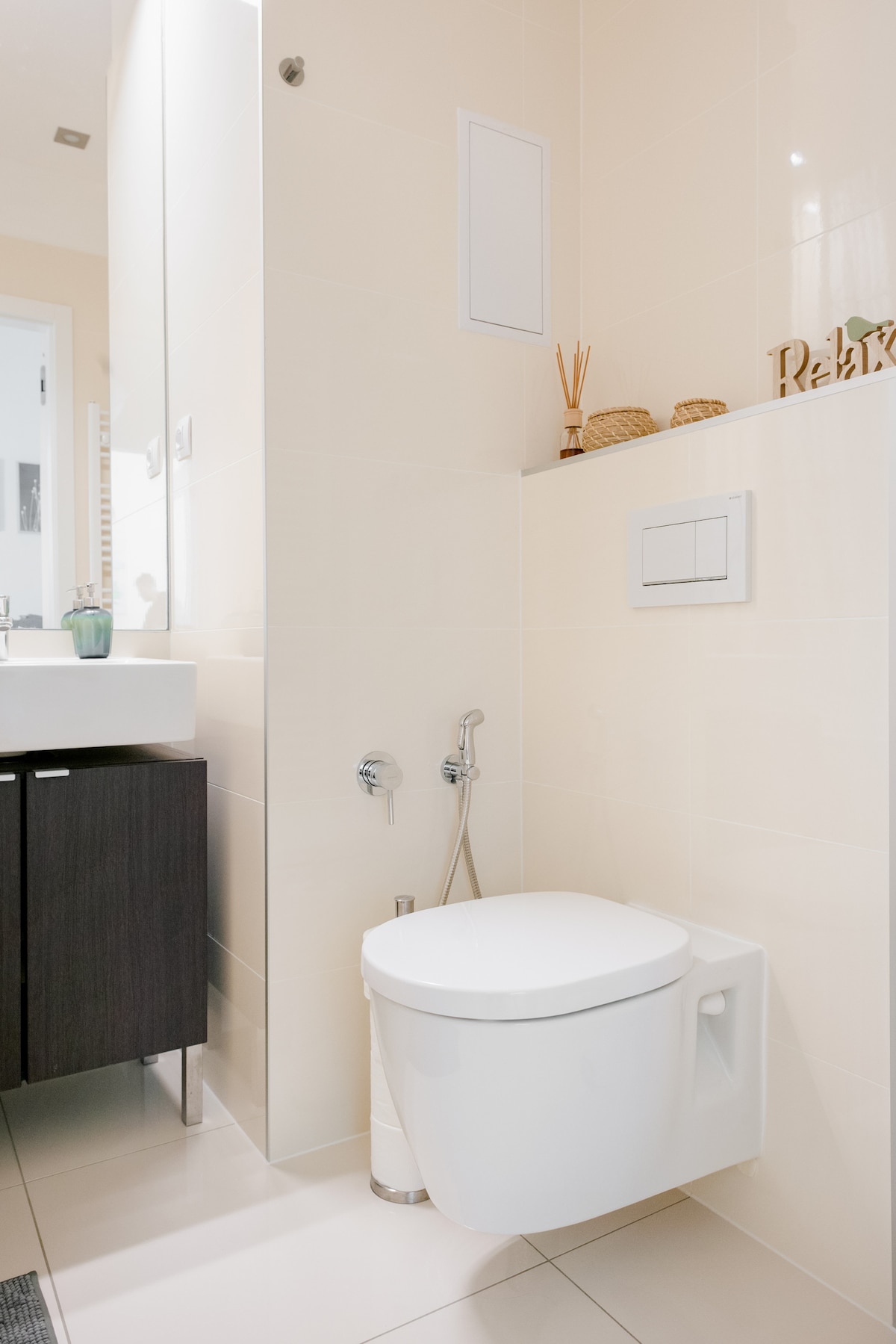 Stay in a Sleek Flat near TV Tower - Photo 15